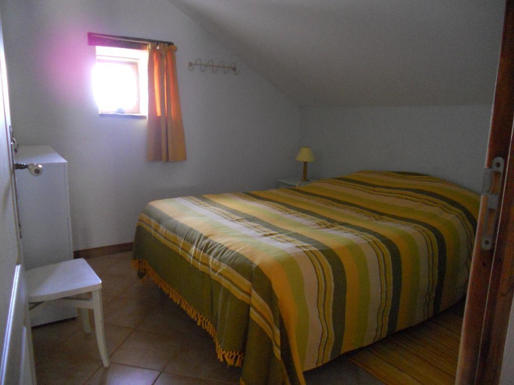 Gite Des Monts Saint-Izaire Szoba fotó