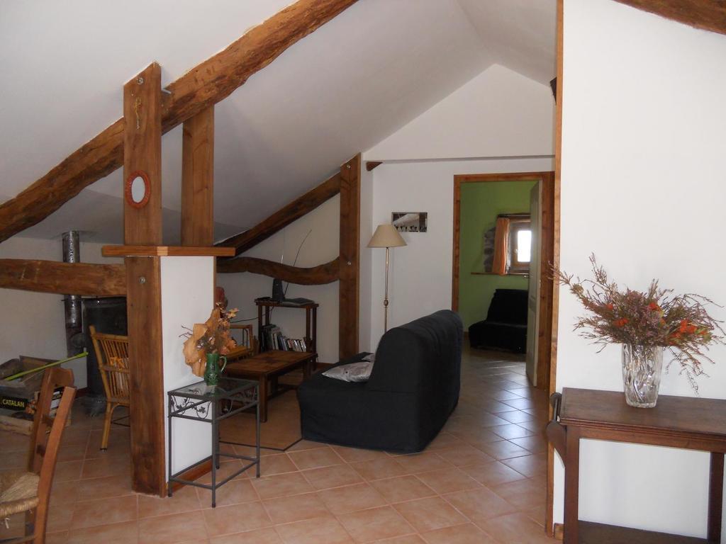 Gite Des Monts Saint-Izaire Szoba fotó