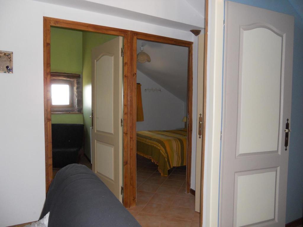 Gite Des Monts Saint-Izaire Szoba fotó